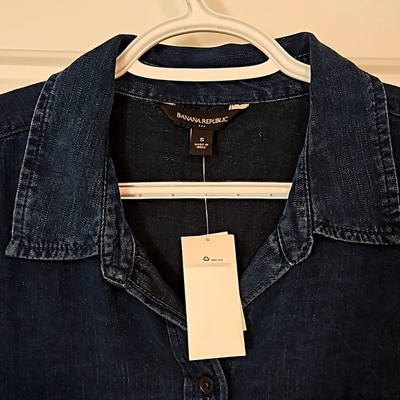 Banana Republic Chambray Shirt - Picture 2 of 6